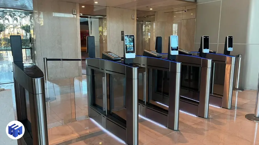 Sistema de controle de acesso para segurança física e lógica em ambientes corporativos